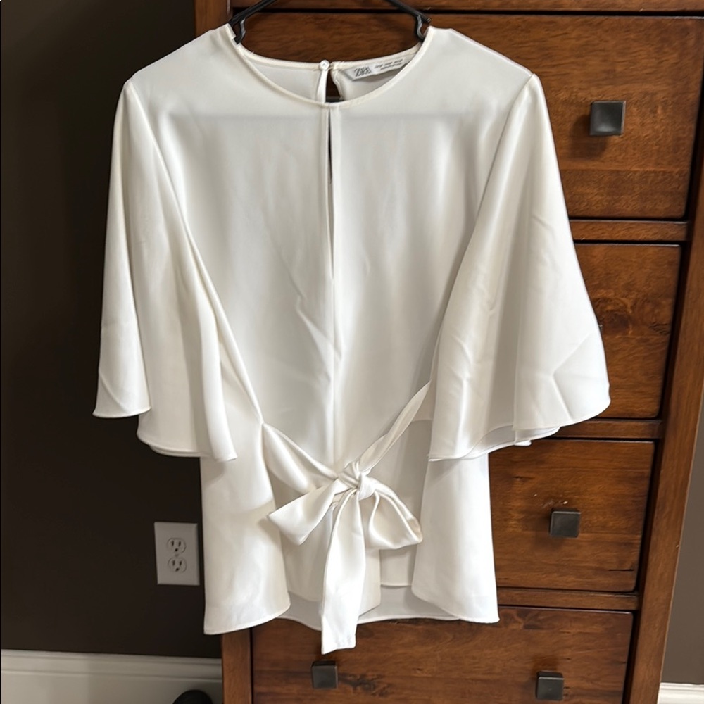 Cream Multicolored Blouse with Tie Front and Relaxed Sleeves